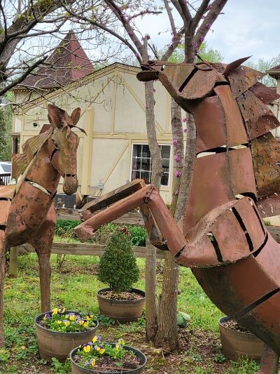 pic of horse art/sculptures helen, ga